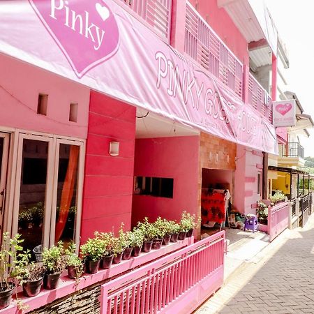 Pinky Guest House Syariah Kota Batu باتو المظهر الخارجي الصورة