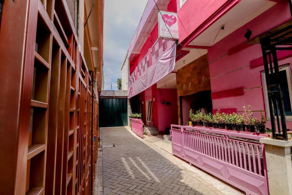 Pinky Guest House Syariah Kota Batu باتو المظهر الخارجي الصورة