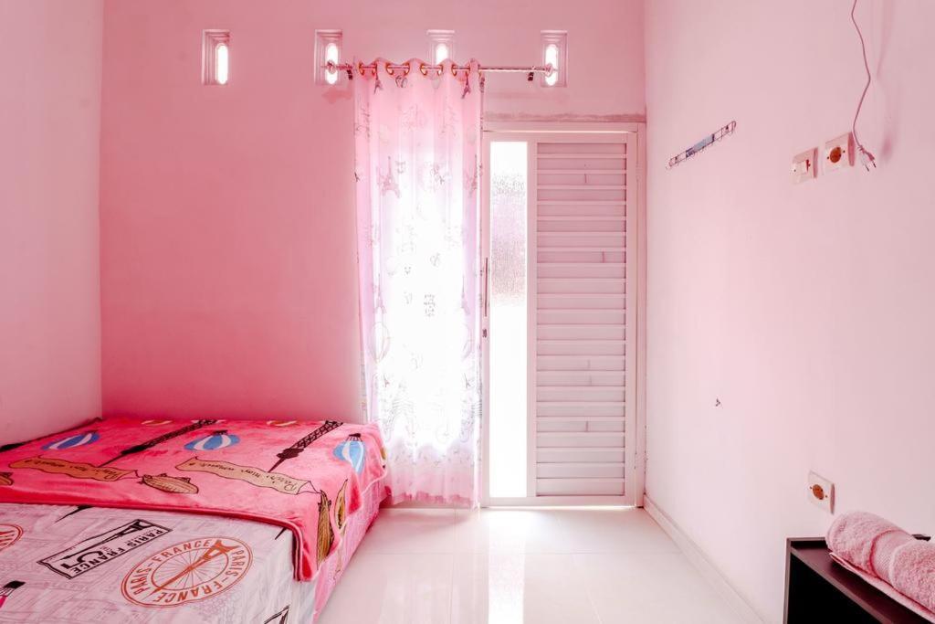 Pinky Guest House Syariah Kota Batu باتو المظهر الخارجي الصورة